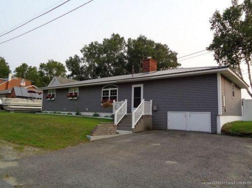 34 Connecticut Ave, Millinocket, ME 04462-2202