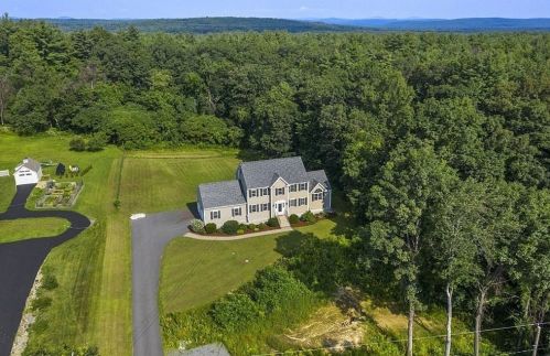 225 Row Rd, Townsend, MA 01469-1359