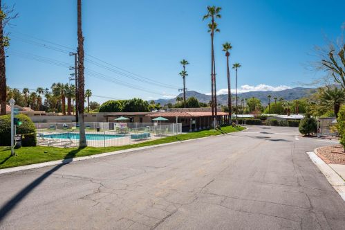 39 Calle Abajo, Palm Springs CA  92264-6330 exterior