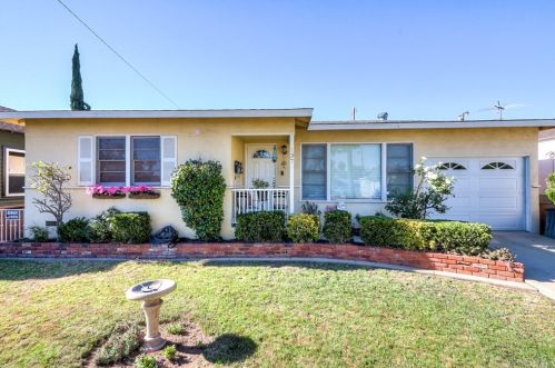 137 1st St, San Dimas, CA 91773-2623