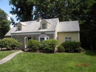 22 Wight Pl, Tenafly, NJ 07670-1615