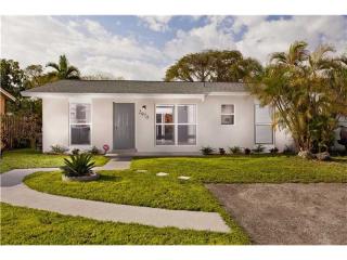 2970 192nd St, Miami FL  33056-2453 exterior