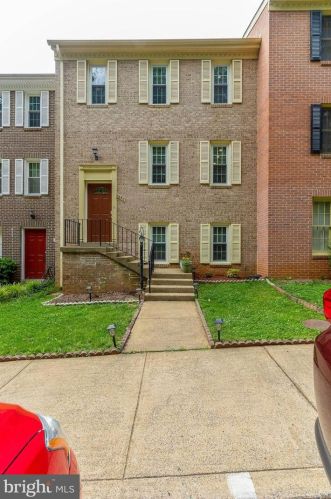 5850 Kara Pl, Springfield, VA 22015-3331