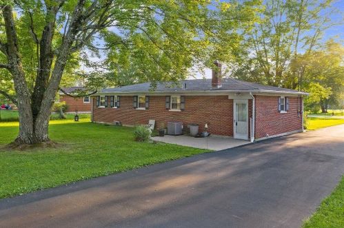 526 Laura Dr, Mount Olive, OH 45106-1042