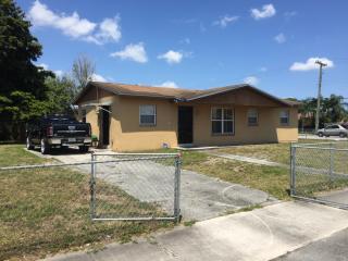 3207 179th St, Miami FL  33056-3415 exterior