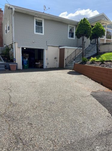 60 Wood Ave, Iselin, NJ 08830-1526