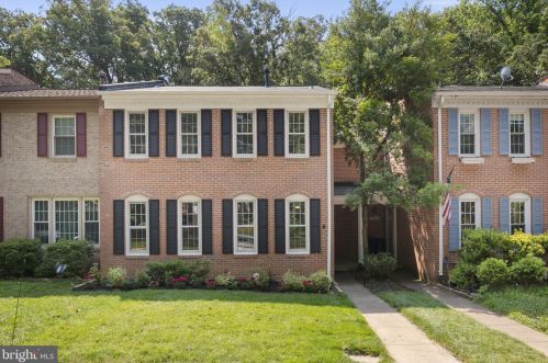 5863 Kara Pl, Springfield, VA 22015-3332