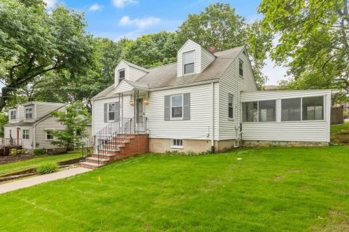 35 Evergreen Ln, Arlington, MA 02474-2546