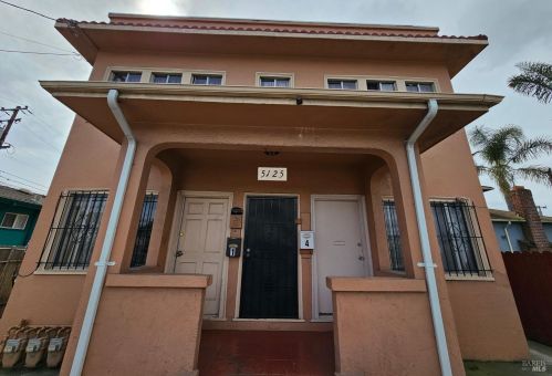 5125 Bancroft Ave, Oakland, CA 94601-5374