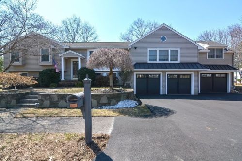 1 Edgewood Rd, Middleton, MA 01949-2340