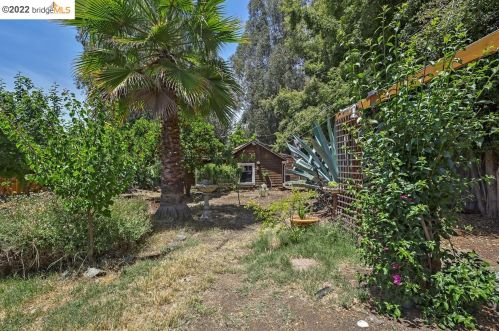 3129 Courtland Ave, Oakland, CA 94619-2641