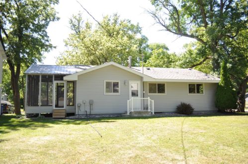 207 4th St, Dawson, MN 56232-2127