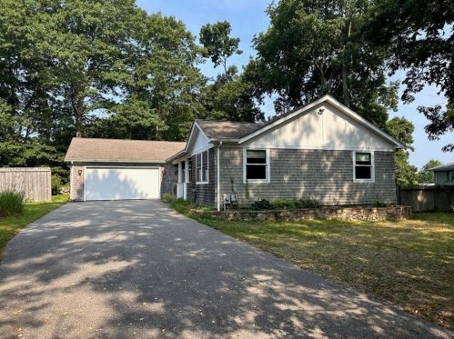 347 Fish Rd, Tiverton, RI 02878-3620