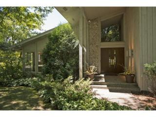 5700 Newport Dr, Edina, MN