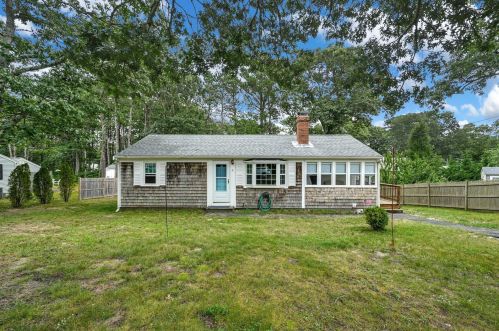 4 Lake Dr, South Dennis, MA 02660-2863